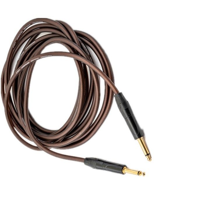 Le câble audio pour guitare violette est un câble pour l'instrument, le câble pour le patch est un câble pour l'instrument.
