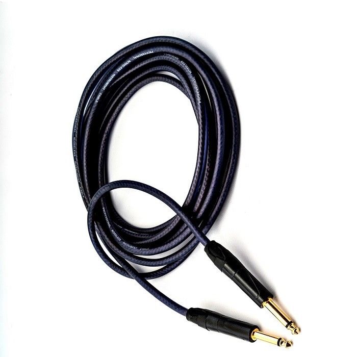 Le câble audio pour guitare violette est un câble pour l'instrument, le câble pour le patch est un câble pour l'instrument.